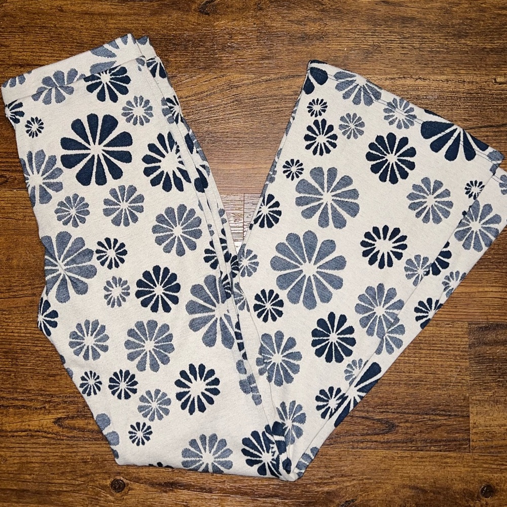 Tullabee Navy Blue White Daisy Knit Flared Stretch Pants Leggings Size M/L - Picture 4 of 11